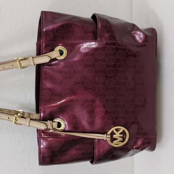 Michael Kors Jet Set East West Signature Bordeaux Patent Leather Metallic Tote - Picture 3 of 17